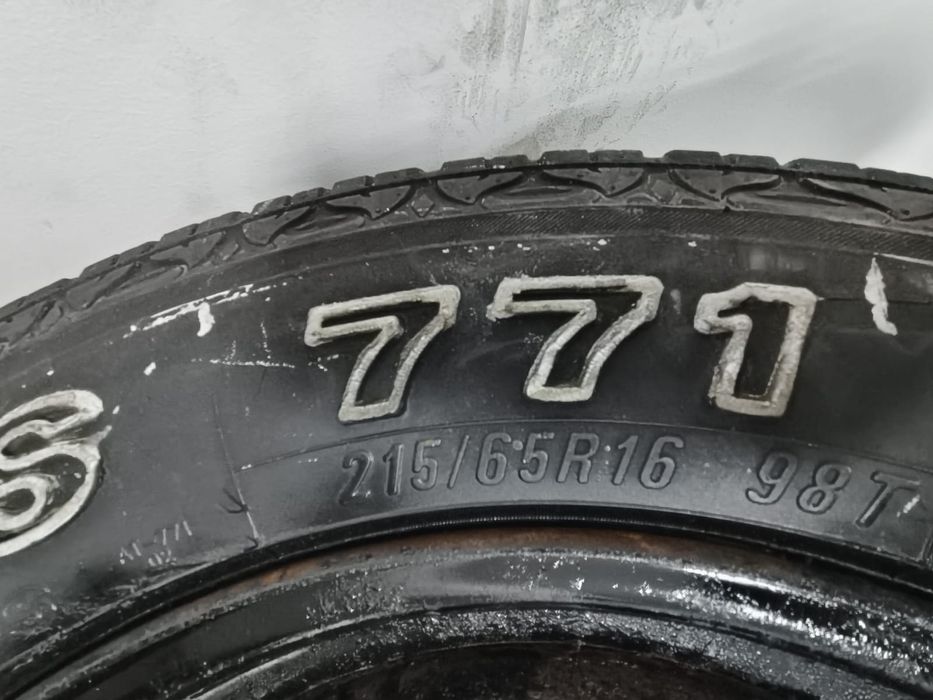 Продам летние шины  215/65/16