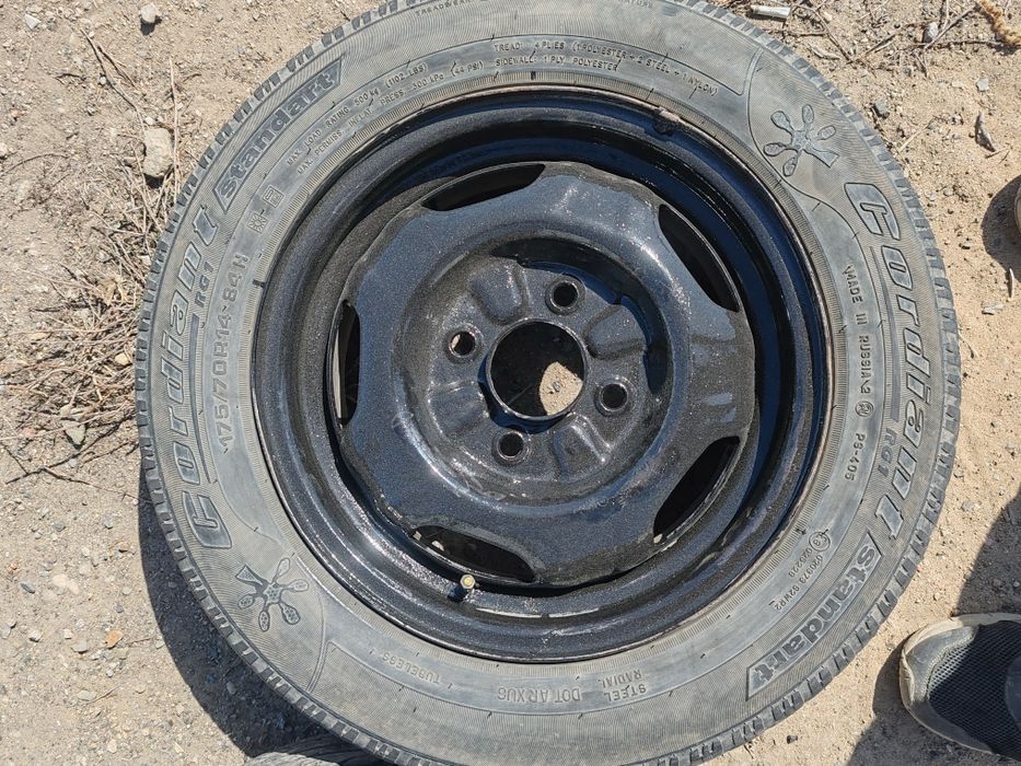 Продам шины с дисками на 14