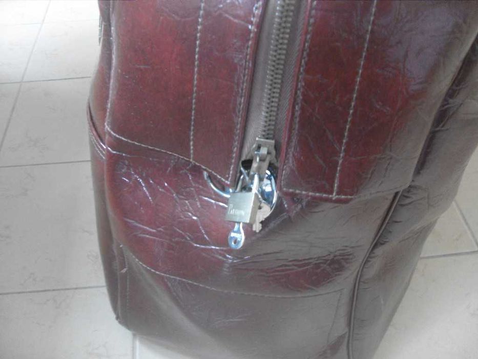 голяма пътна чанта