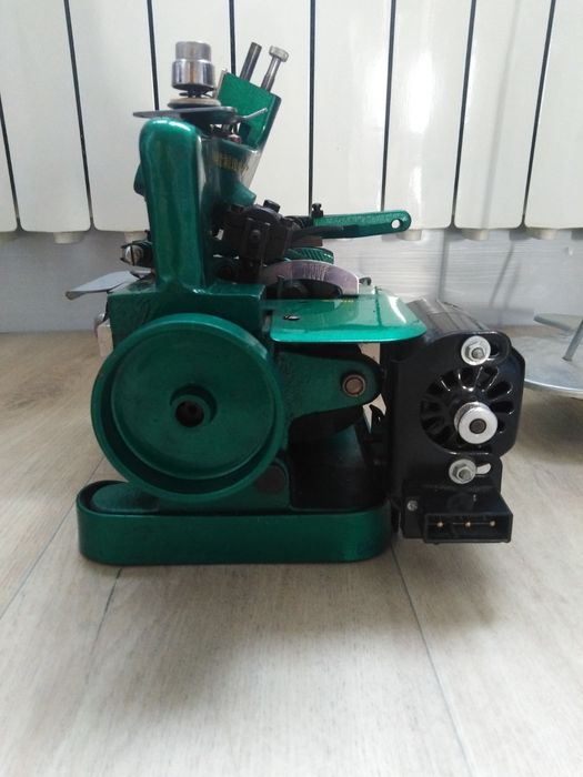 Оверлочная машина