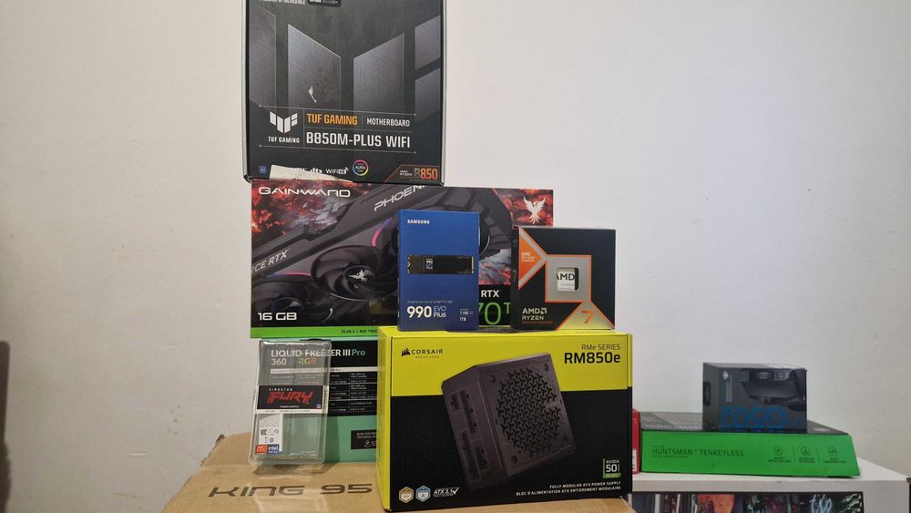 Vand setup de gaming complet RTX 5070 Ti Ryzen 7 9800X3D