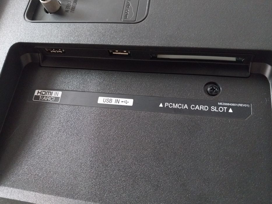 Смарт телевизор LG 109см. С кронштейном.