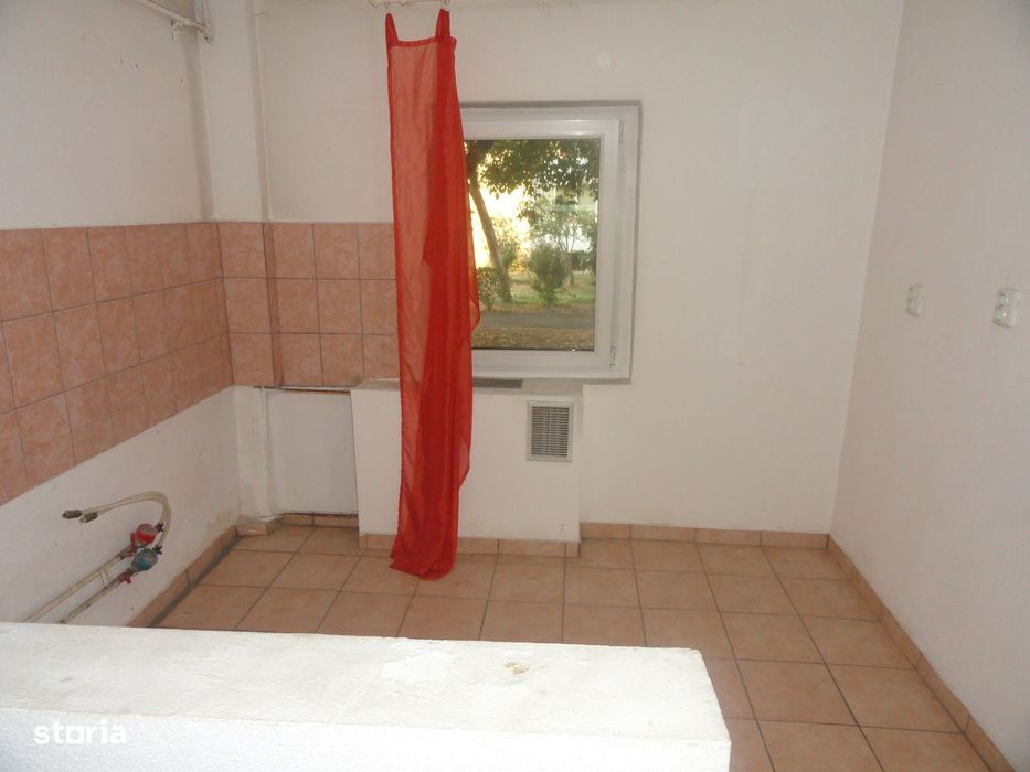 Apartament 2 camere decomandat parter, zona centrala - Kaufland, 80 mp