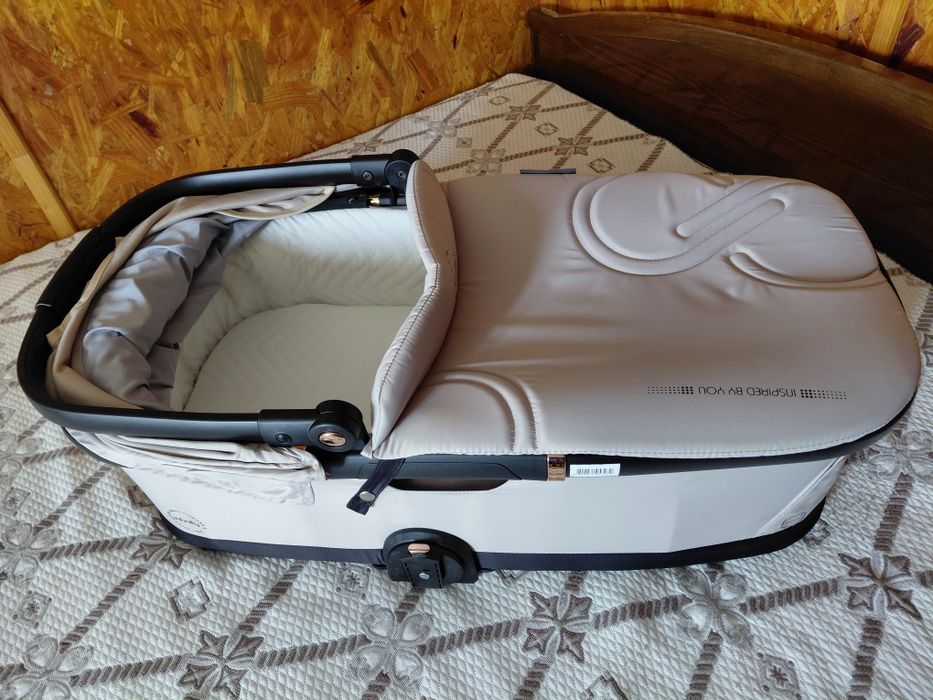 Бебешка количка Chipolino Infinity