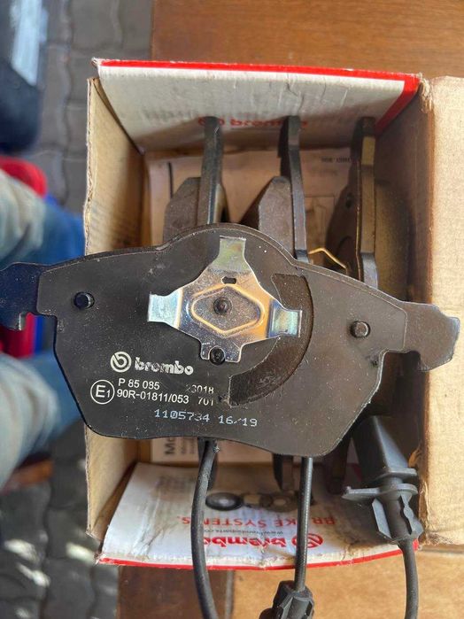 Vând Plăcuțe Frână BREMBO P 85 085 - NOI - 180 Lei