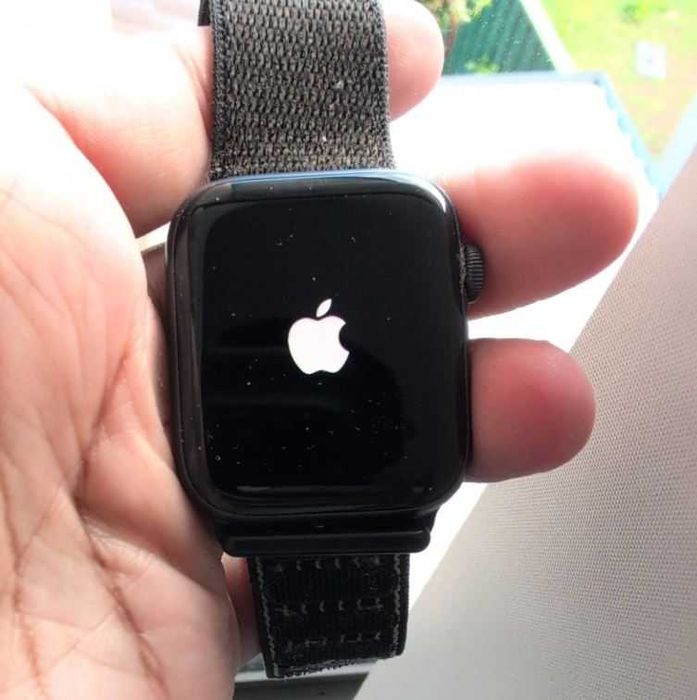 Apple Watch 4 44 мм – Space Grey | GPS | Black Sport Loop