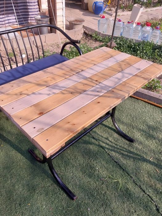 Скамейка с столом