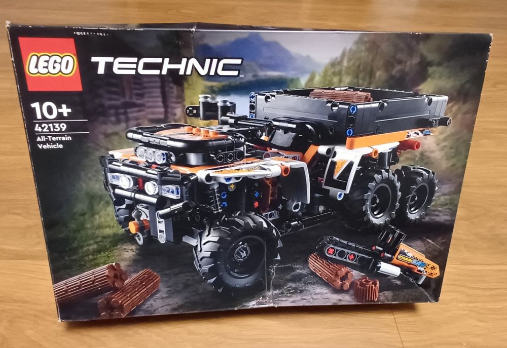 Vand la un loc 3 seturi lego ai 1 pusca airsoft CA NOI URGENT!