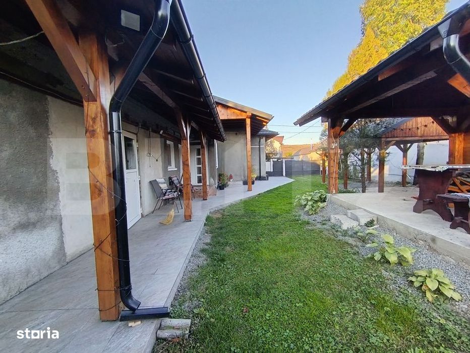 Casa cu 3 camere,baie, bucatarie,anexe.pivnita teren 800 mp