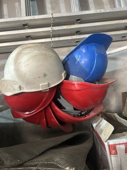 Продается каска 7 шт