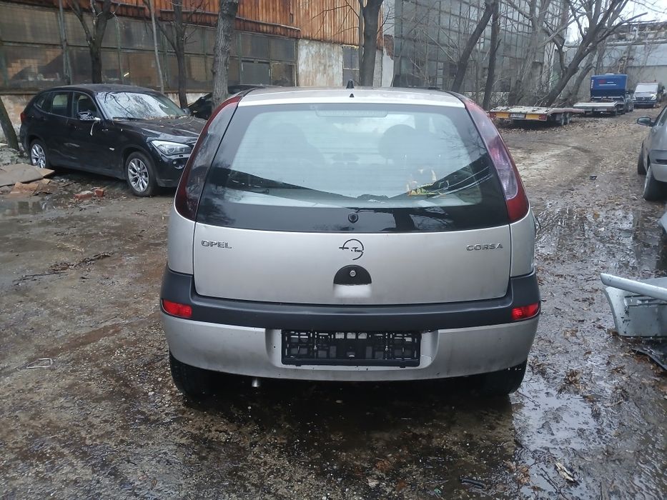 Dezmembrez Opel Corsa C 1.0 hatchback 4 usi Z10XE motor 60.000km