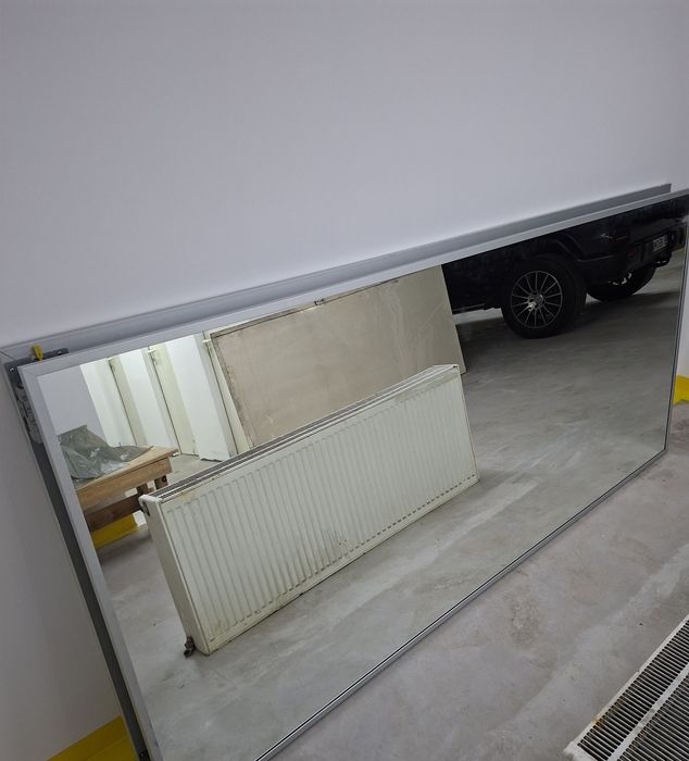 Usi culisante oglinda sau se pote folosi cum doriți cu rama din aluminiu  2 bucăți  800lei