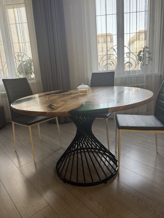 Стол кухонный