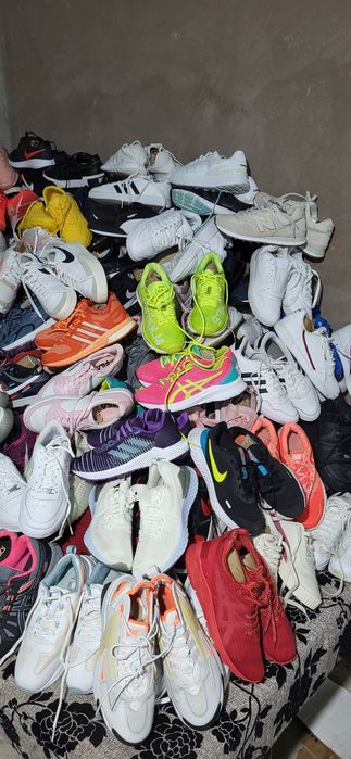 Vind adidasi second-hand doar angro