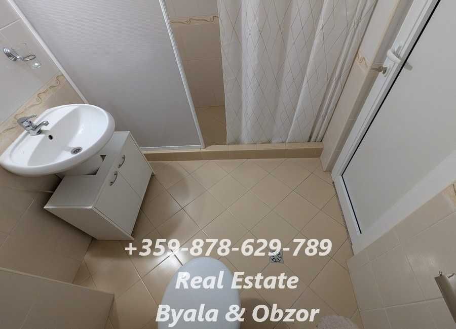 Двустаен апартамент с гледка към града на първа линия в гр.Бяла