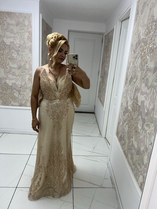 Rochie eleganta cu trena