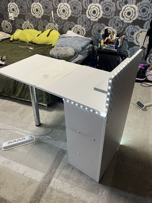 Столик для маникюра