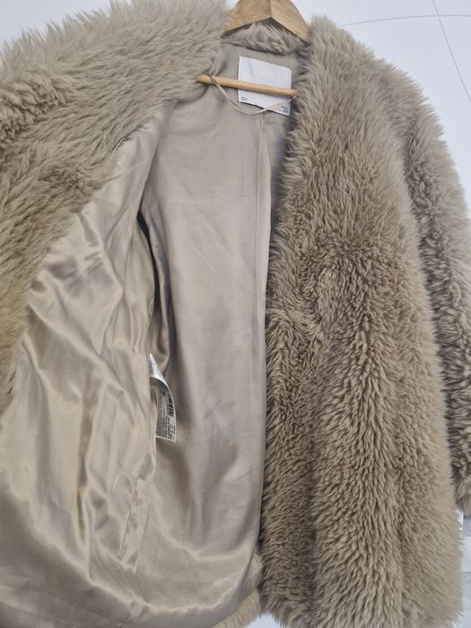 Пухено палто Mango