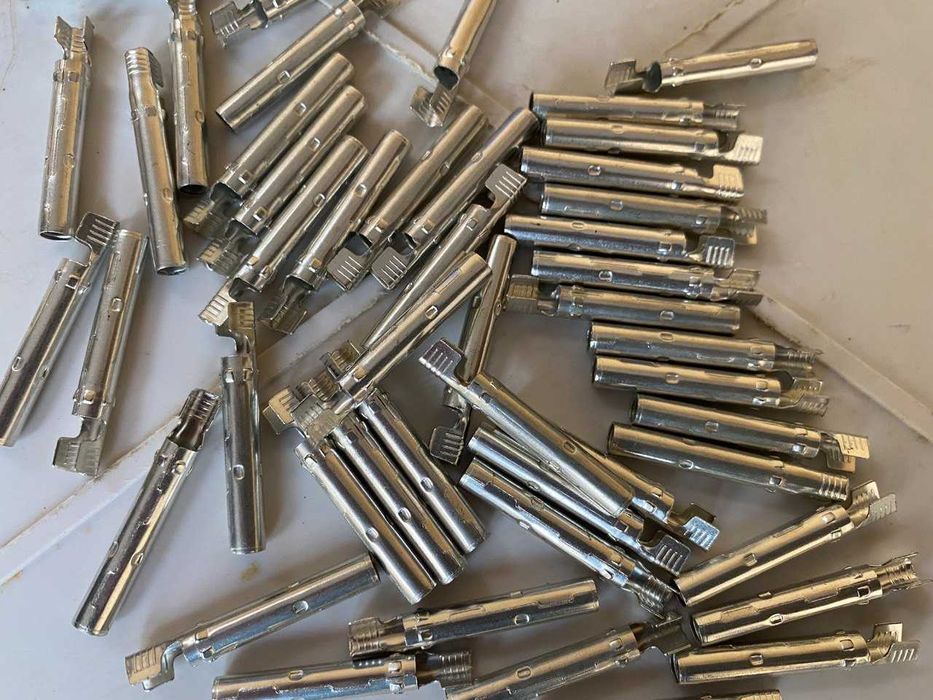 Коннекторы для солнечного панели.