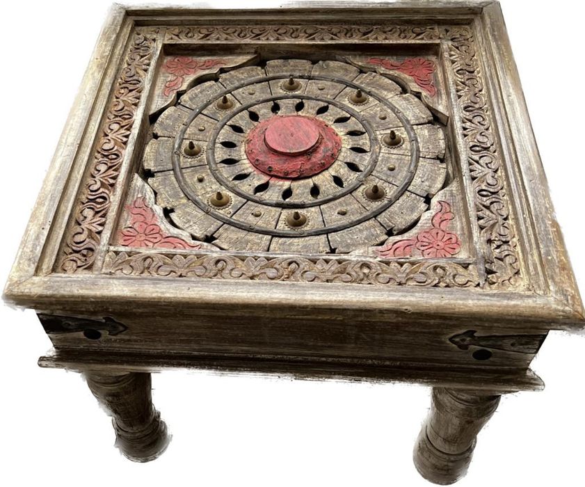 Masa decorativa sculptata manual