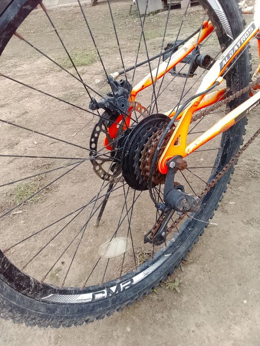 Vînd Bicicletă bună suspensii față spate negociere la 3,70 de milioane