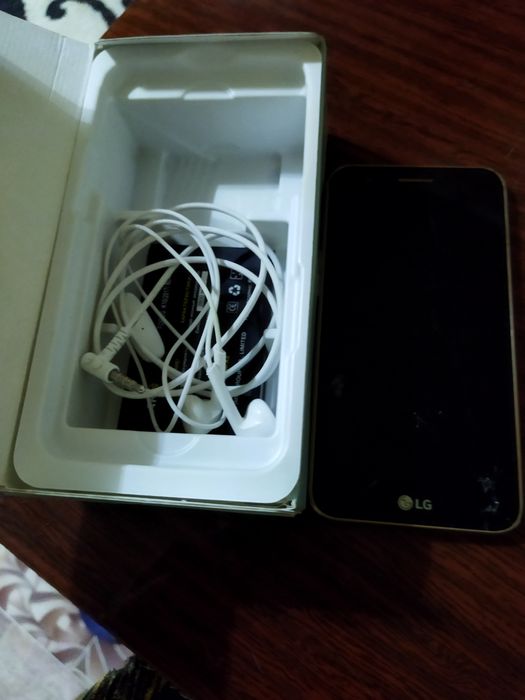 Продам 2 телефона.