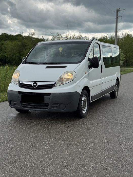 Opel Vivaro / AUTOMAT / 8+1 locuri / Euro 5 / 2.0 cdti / LUNG