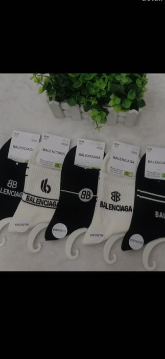Șosete Louis Vuitton. Balenciaga, model 2026, preț ptr o pereche