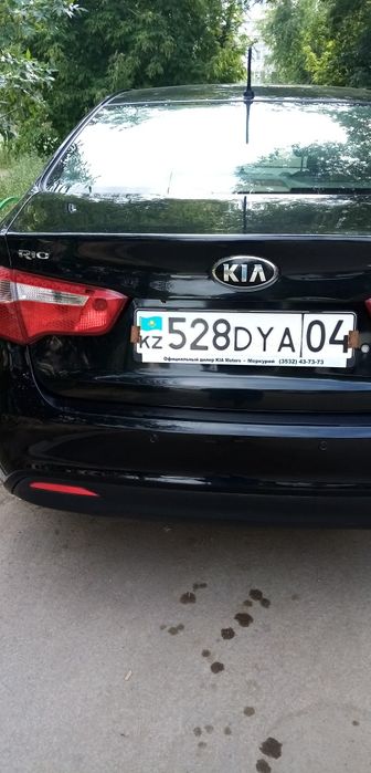 Машина марки Kia rio
