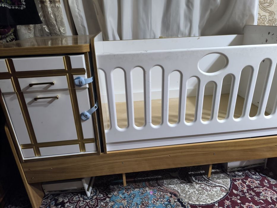 Detskiy kravat sotiladi srochniy