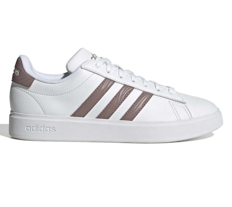 Нежни дамски кецове Adidadas в отлично състояние