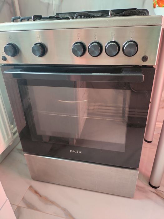 Vând aragaz pe gaz arctic