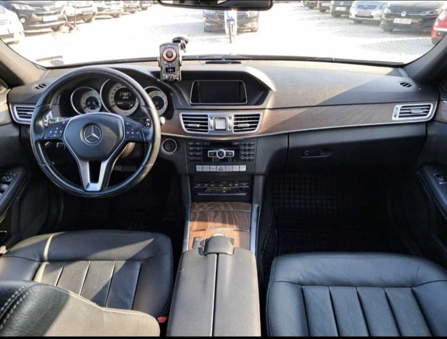 Mercedes-Benz E 220