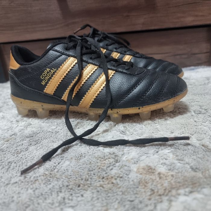 Футбольные бутсы