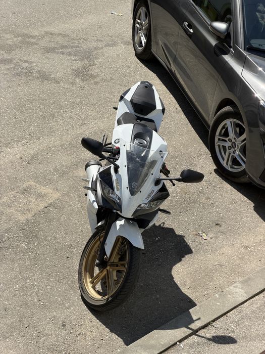 Vand yamaha yzf r125  a1 de la 16 ani