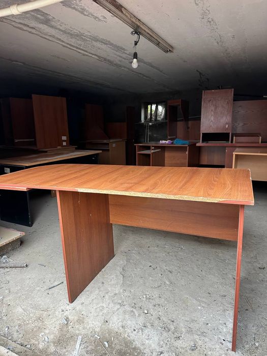 Parta stolar sotiladi 300 mingdan