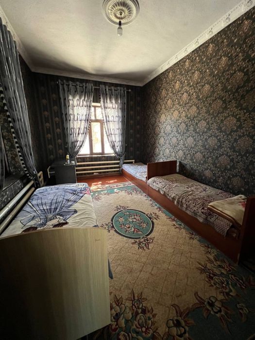 Уй сотилади.холати яхши,ремонтлари бор,нархни келишамиз!