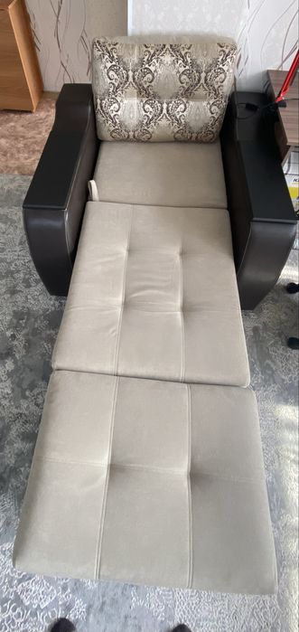 Продам кресло-кровать. В хорошем состоянии.Еще есть стол+шкаф