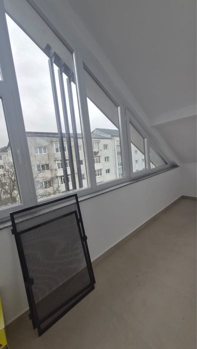 Vand apartament 3 camere zona Zamca