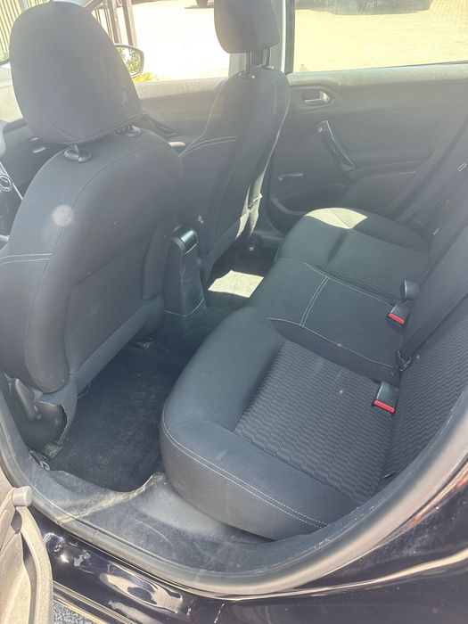 Peugeot 208 dezmebrez ! Nu mai am eleronul !