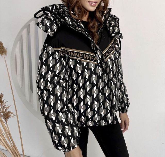 Женская демисезонная куртка с капюшоном