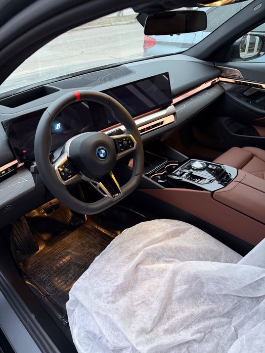 Продам новую BMW i5 M60 ! С официальной гарантией 8 лет+подарок