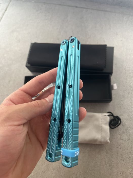 Jucărie Balisong butterfly trainer, nu este ascuțit nu poate fi ascuțit.