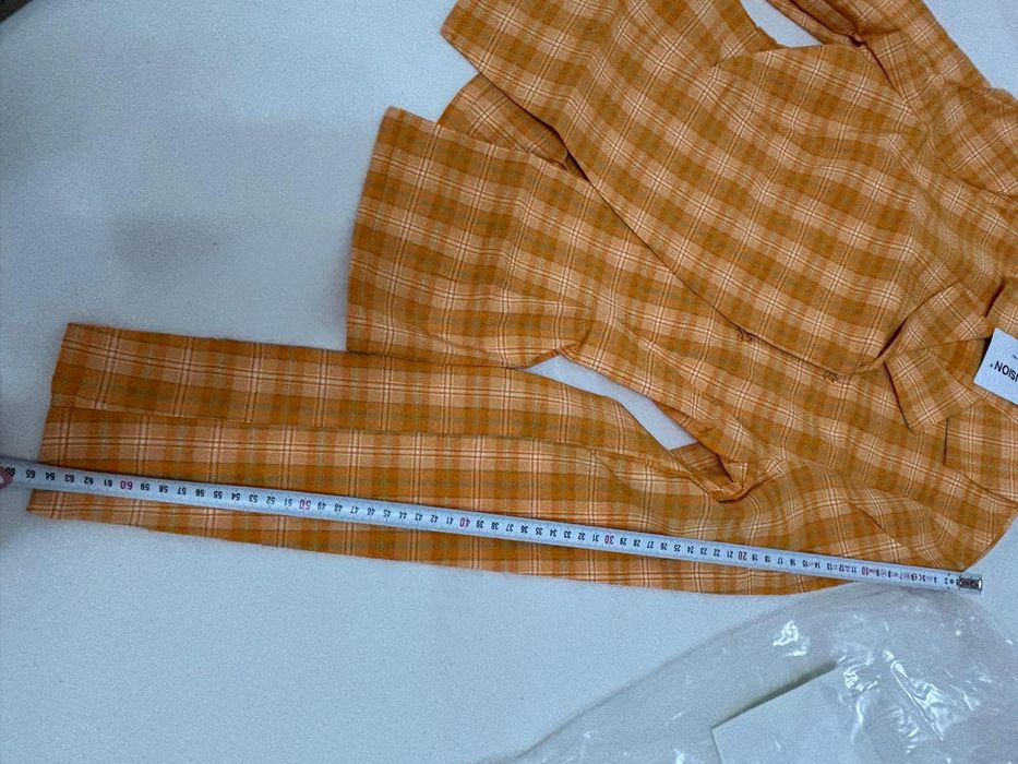 Set din două piese cu pantaloni evazați nou