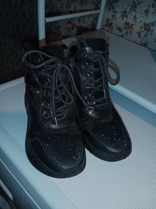 Продам ботинки осень 30р