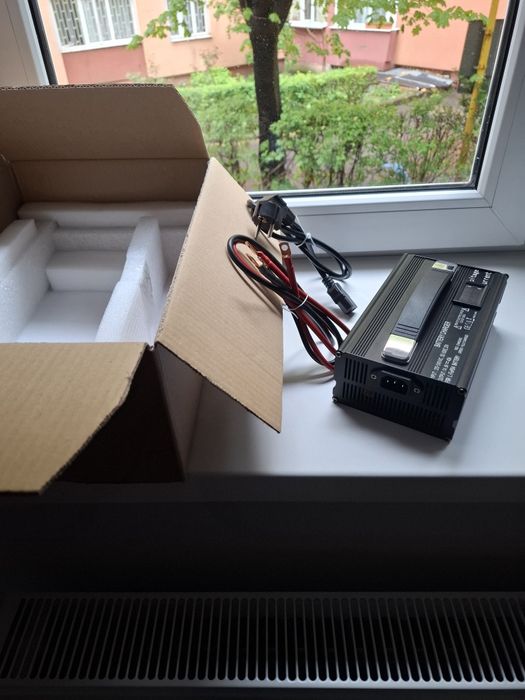 Vînd încărcătoare 14,6v/40 Ah  și 14,6/100 Ah
