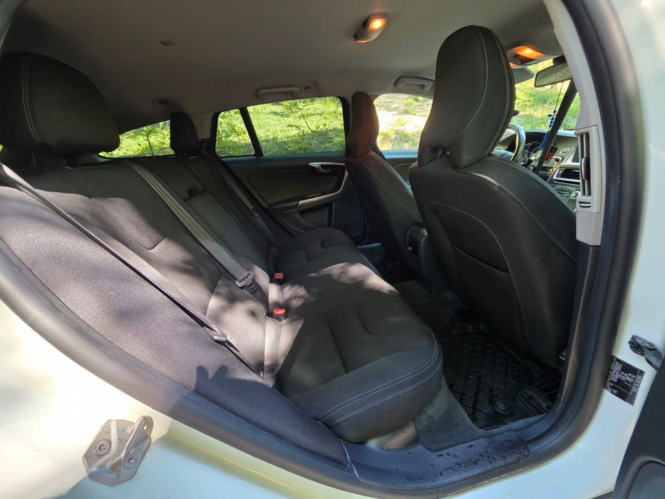 Volvo V60 (2015) • 1.6 Diesel (115 CP) • Alb Perlat