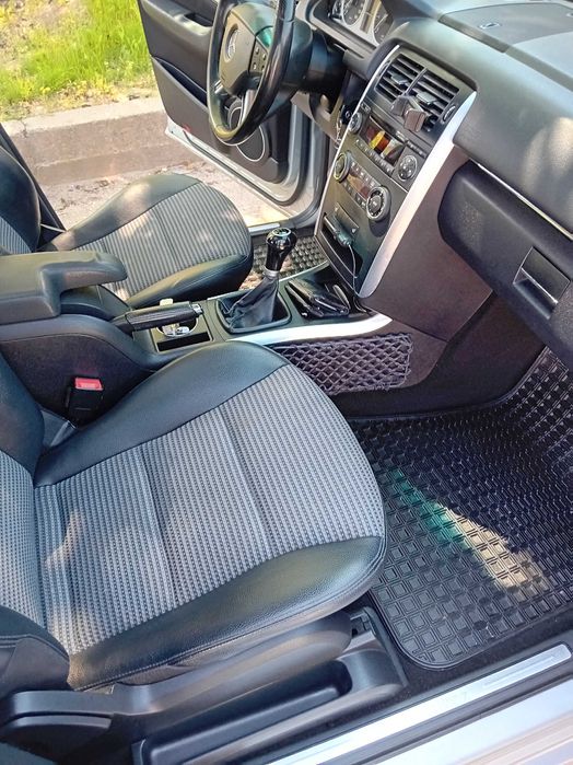 Мерцедес бенц В200,бензин турбо 2000к,200к