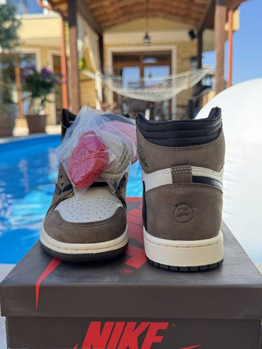 Jordan 1 High Travis Scott Кецове 42 EUR + Кутия + 4 Връзки Нови