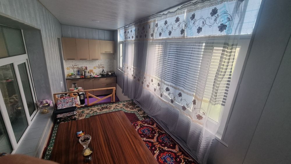 Nurobot shahrida 3 honali  UY SOTILADI